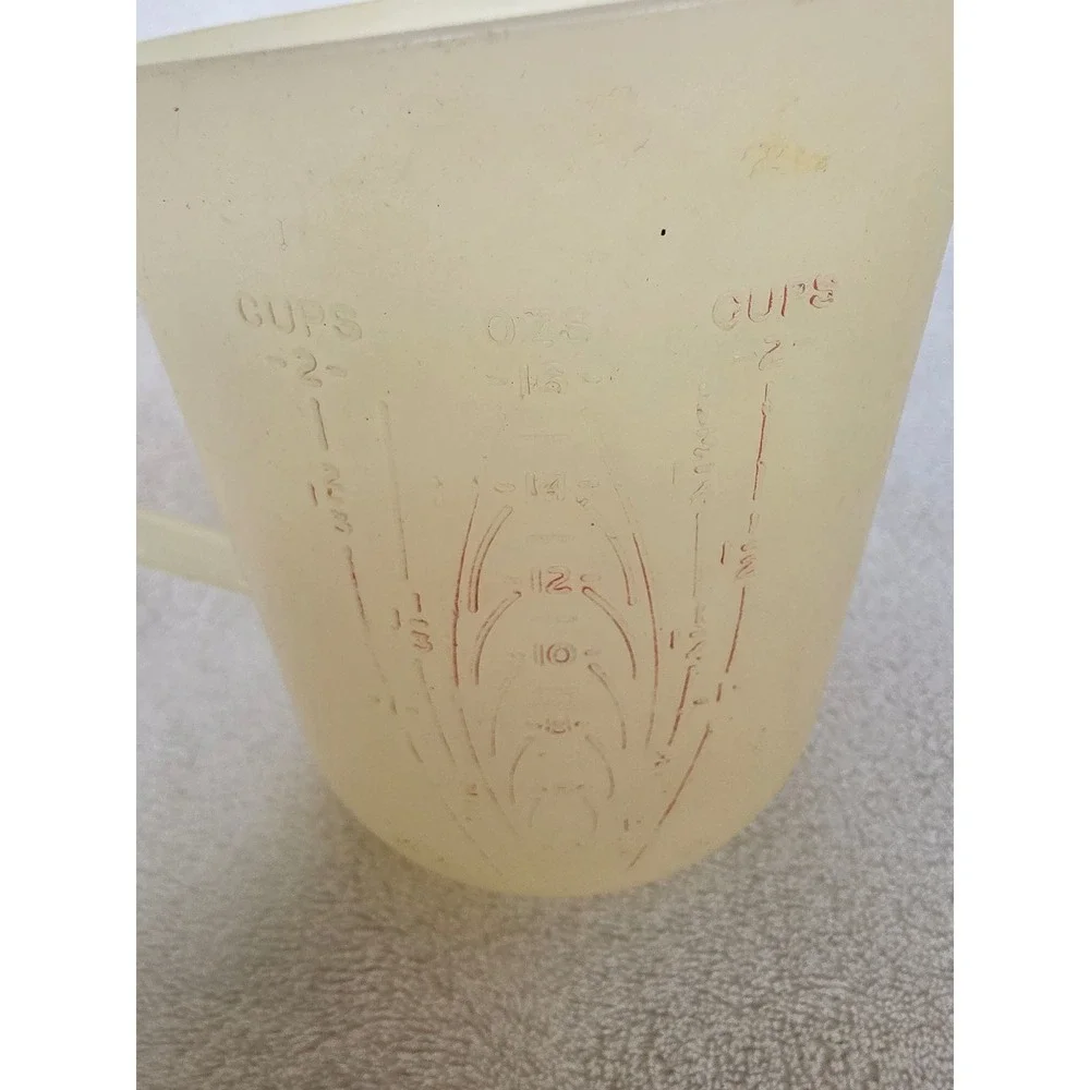 Vintage Tupperware 2 Cup Measuring Pitcher Cream Plastic 16 oz Model 134-5 USA